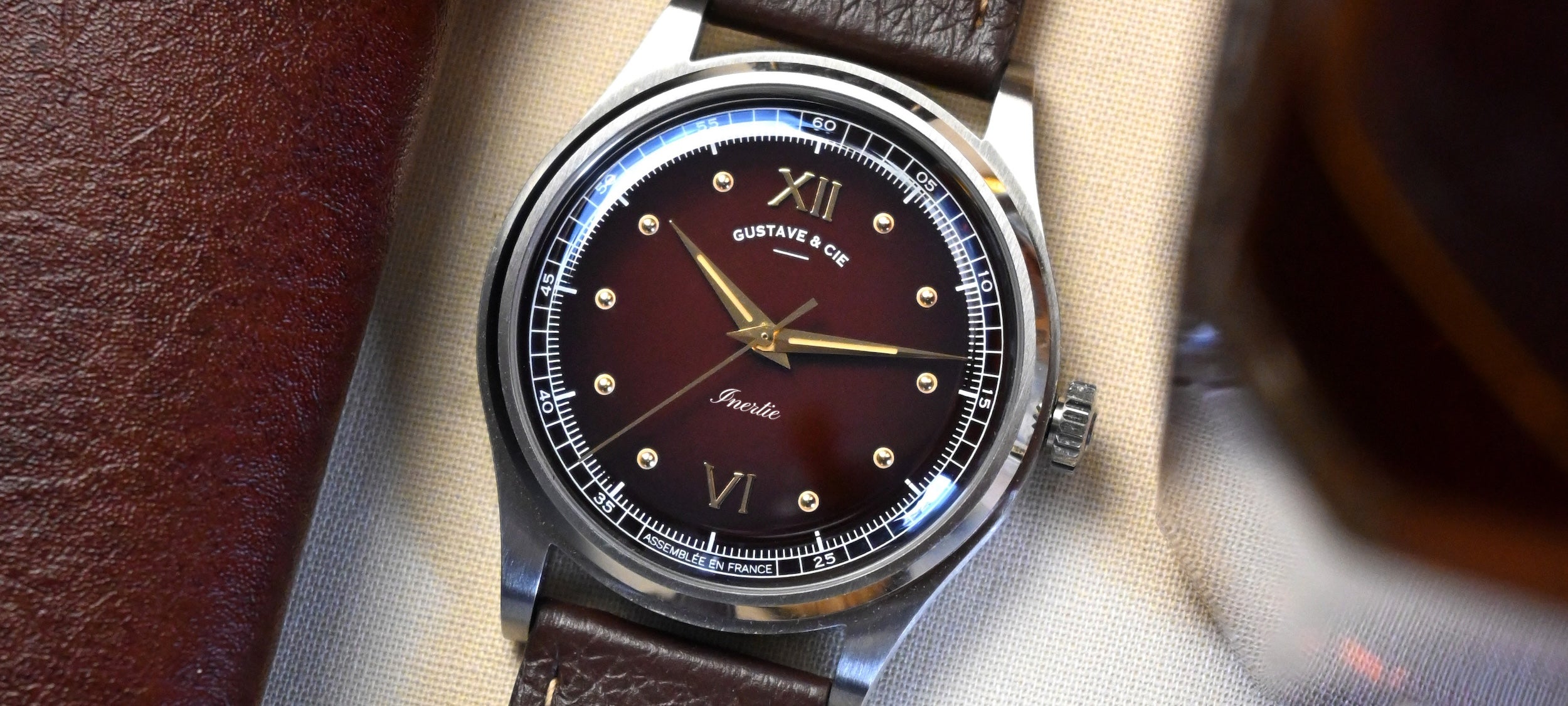 Montre automatique Léon 12H avec boîtier argent, cadran marron et bracelet cuir marron grainé