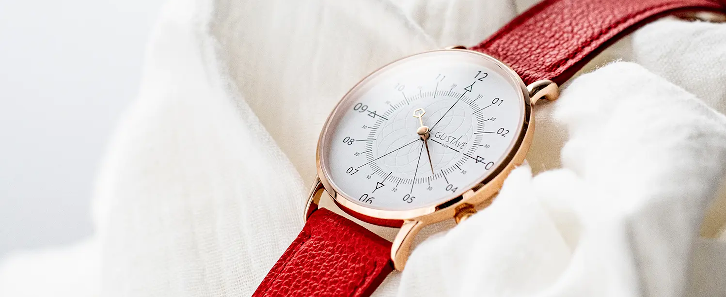 Montre Gustave & Cie Louis 12H avec boîtier or rose, cadran blanc et bracelet cuir bordeaux grainé