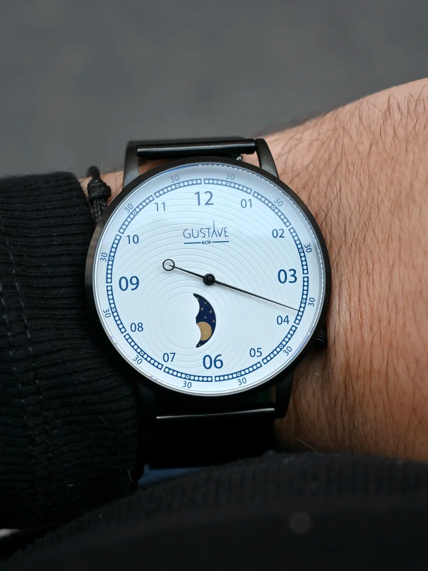 GEORGES 12H - BLACK AND WHITE