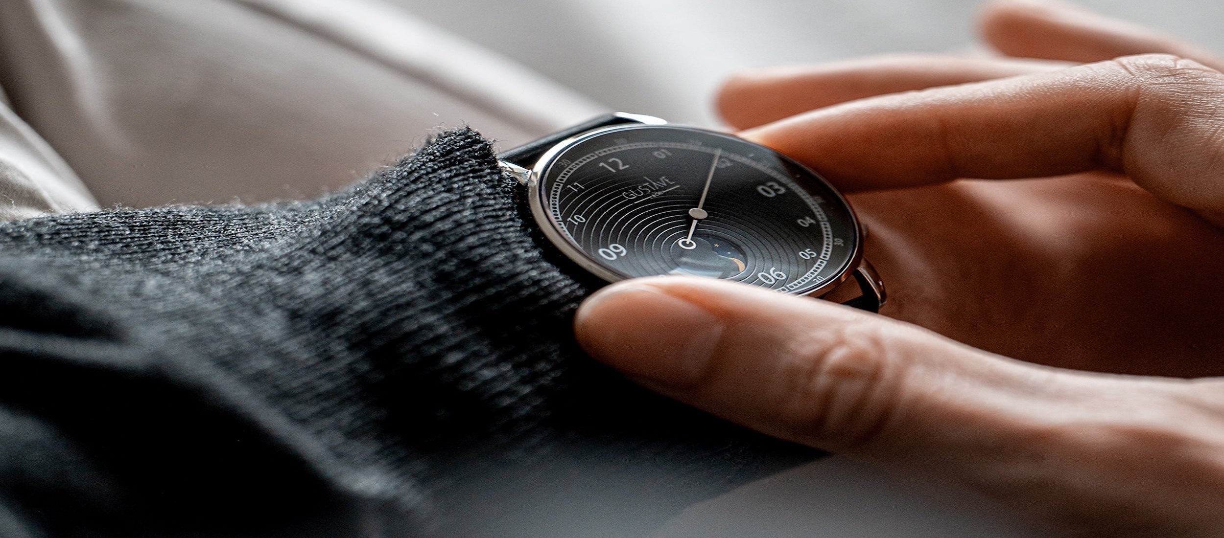 Georges 12H argent et noir 40 mm portée au poignet