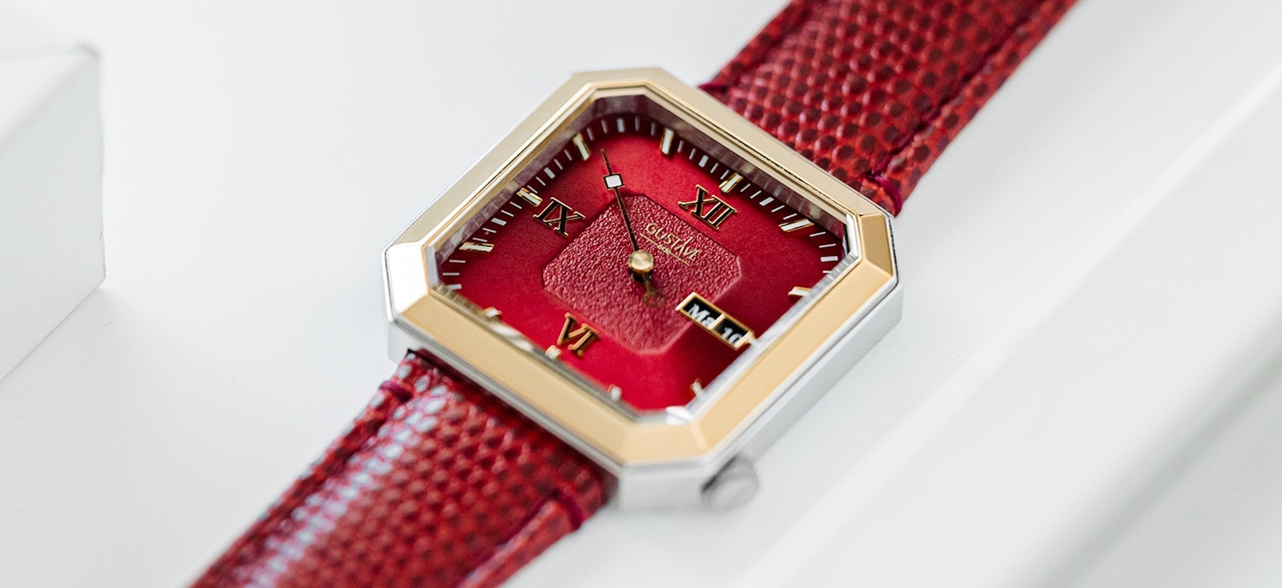 Montre Marie 12H, boîtier bicolore argent et or, cadran grenat, bracelet cuir effet lézard