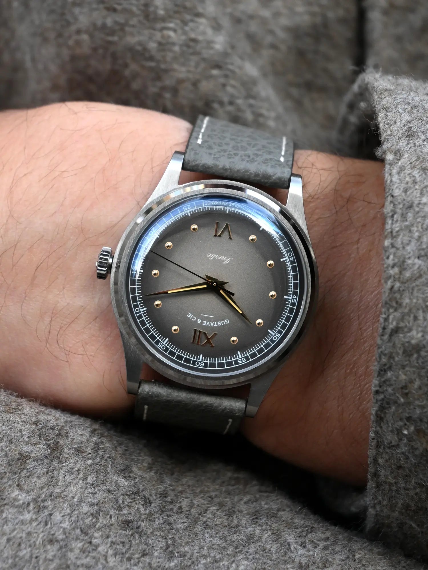 LÉON 12H - ARGENT ET GRIS